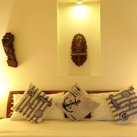 Vala House Hotel Cherai Beach Exterior photo