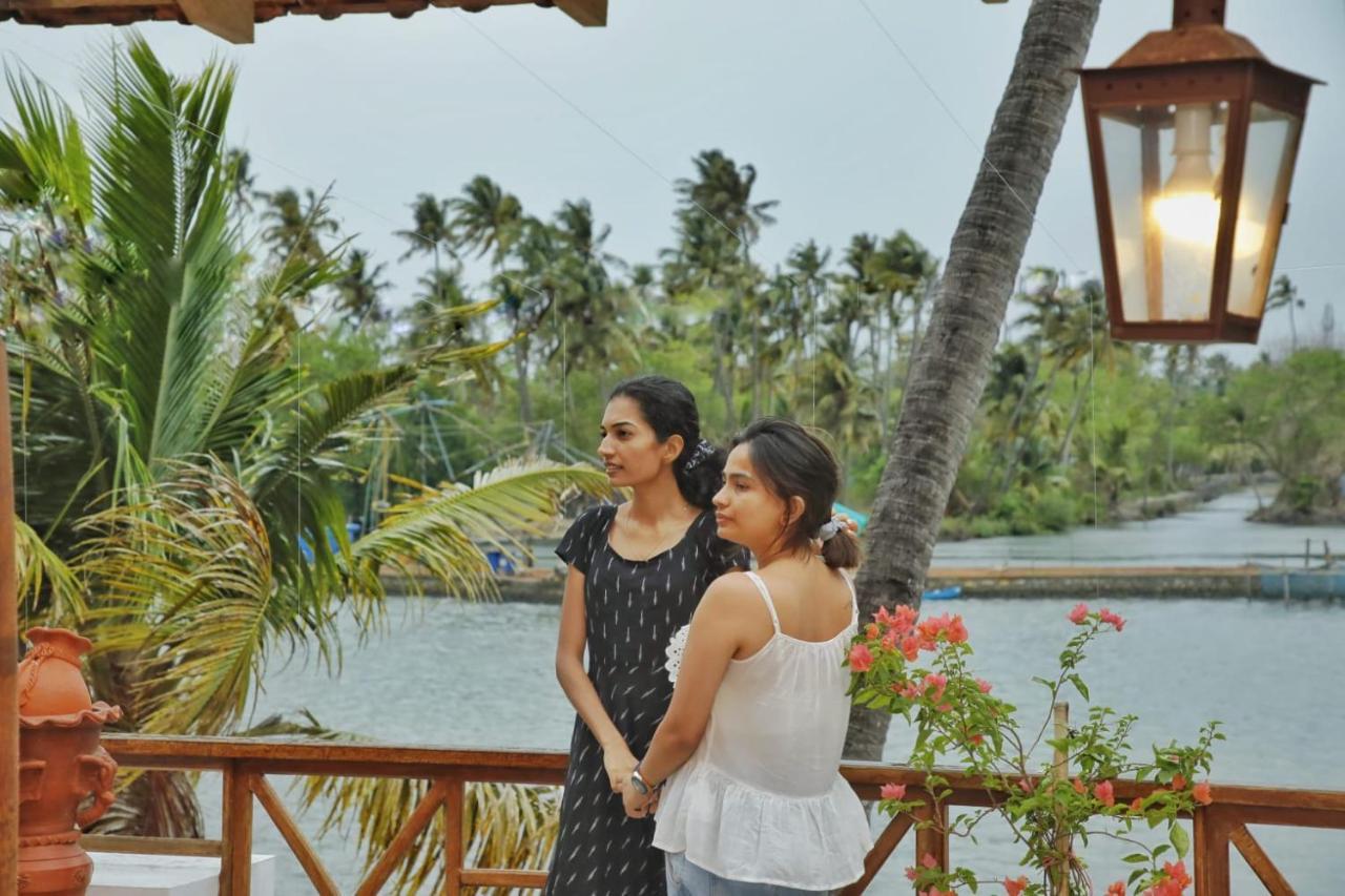Vala House Hotel Cherai Beach Exterior photo