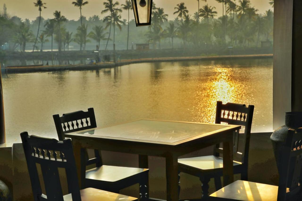 Vala House Hotel Cherai Beach Exterior photo